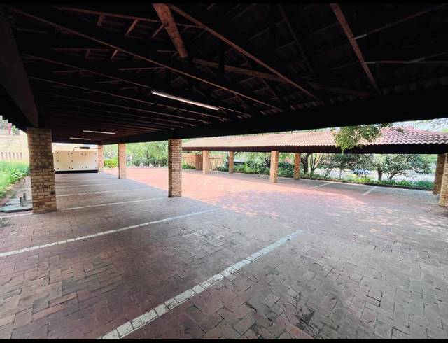 801M² OFFICE TO LET IN VORNA VALLEY